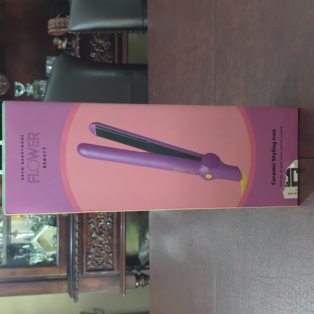 Drew Barrymore Flower Beauty Straightener - Brand New